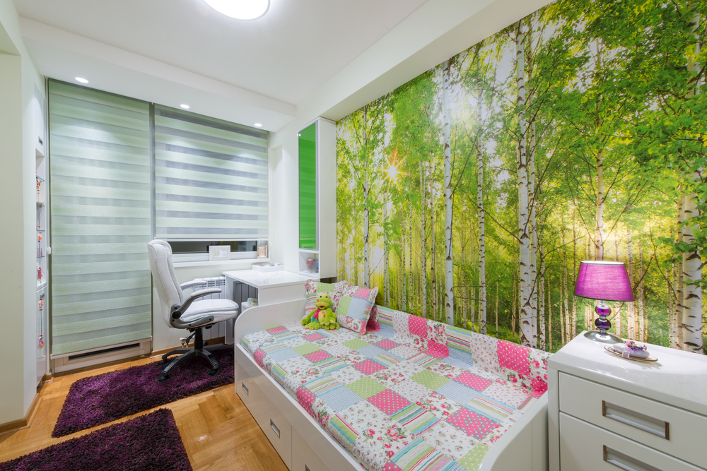 Moderné a funkčné dekorácie v detskej izbe, zlepšujúce jej vzhľad a komfort pre deti.